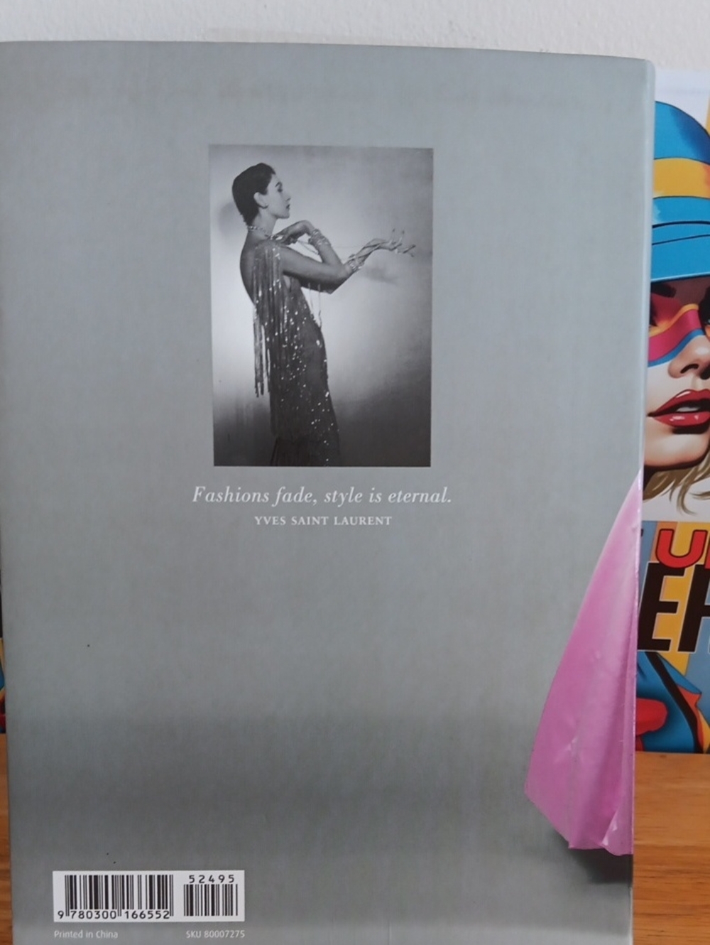 Book 100 Dresses First Edition Metropolition Musem - Picture 7 of 7
